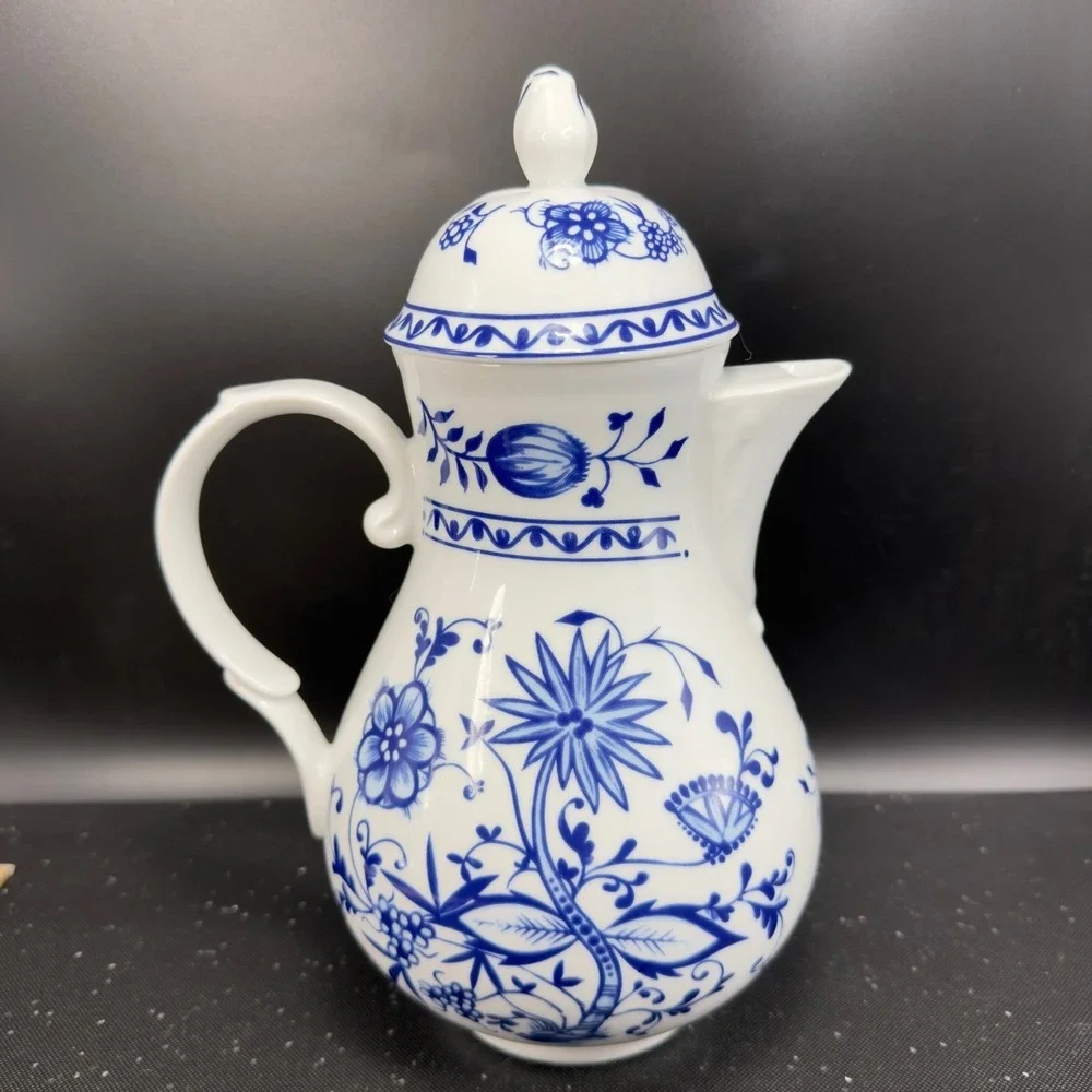 Triptis Porzellan Blue Onion‎ Coffee Pot Zwiebelmuster Germany White Blue Floral